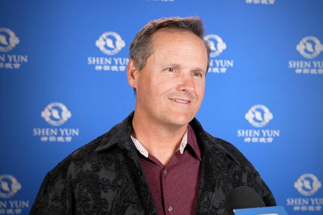 Company VP Amazed By Shen Yun’s Display of Art and History