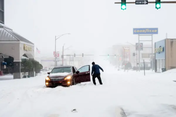 Day in Photos: Winter Storm in US, Landslide in New Zealand, and Tunnel Network in Syria