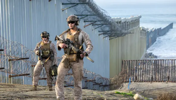 America in Photos: Patrolling the Mexican Border, Trump’s First Year, and Swimming With Manatees