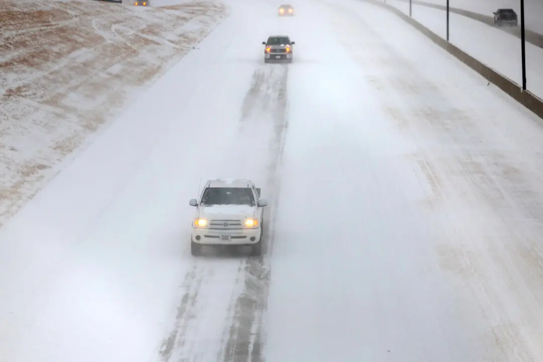 LIVE NOW: Massive Winter Storm Hits US With Heavy Snow, Ice, and Power Outages in Multiple Cities