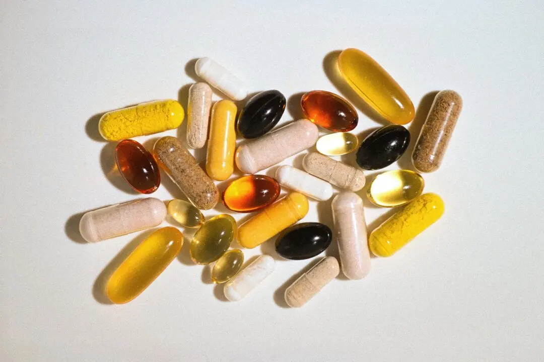 A Gastroenterologist’s 8 Essential Supplements for Gut Health–and How to Use Them Correctly