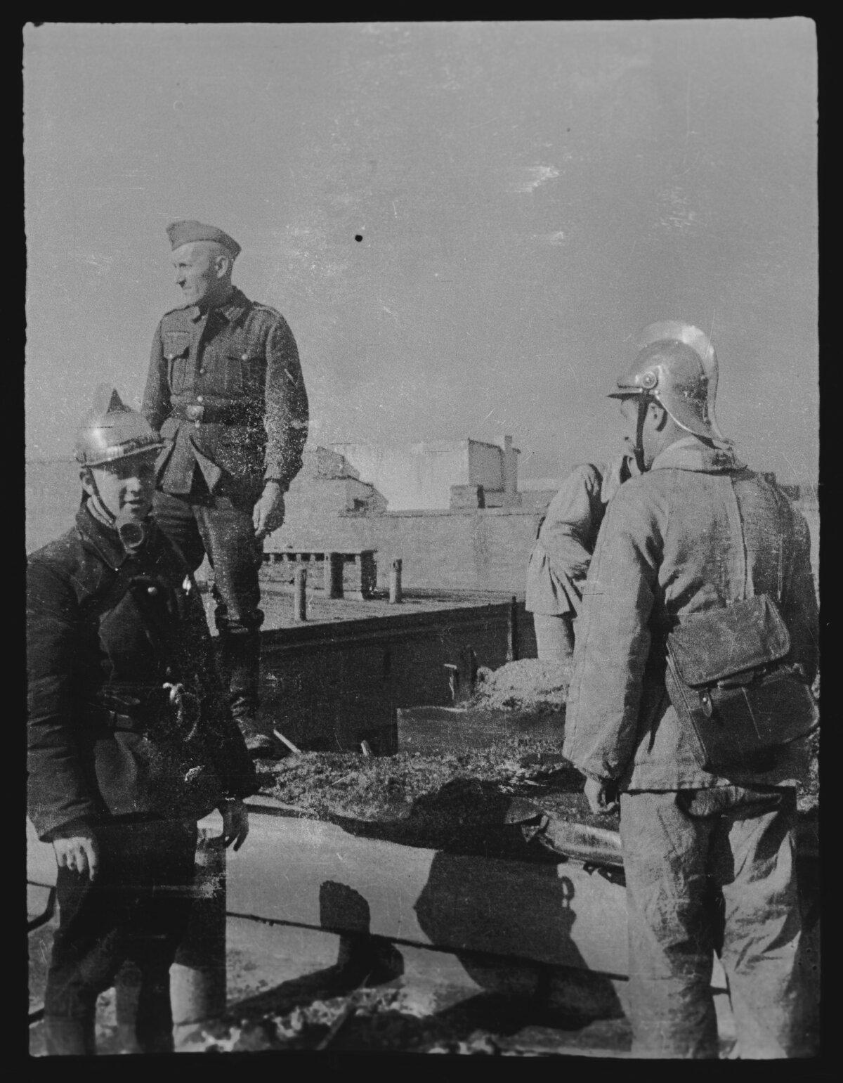 A scene from "33 Photos From the Ghetto." (Zbigniew Leszek Grzywaczewski/HB