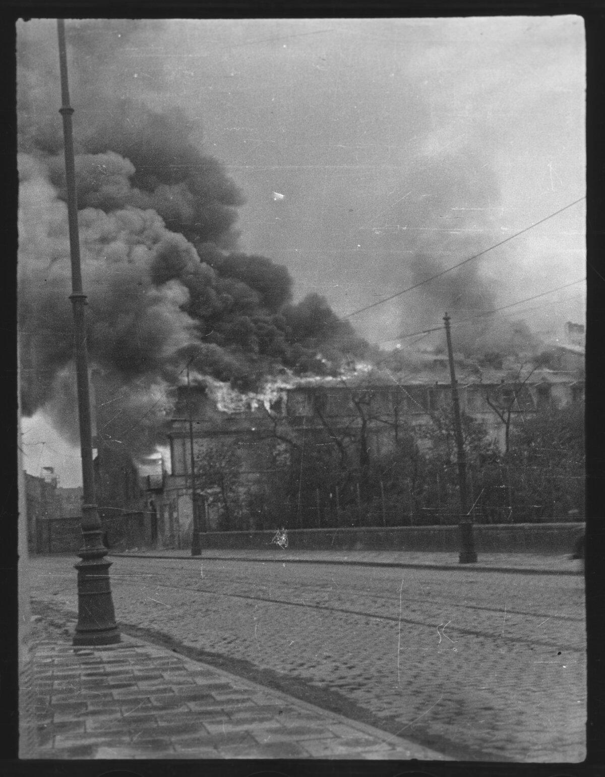 A scene from "33 Photos From the Ghetto." (Zbigniew Leszek Grzywaczewski/HB