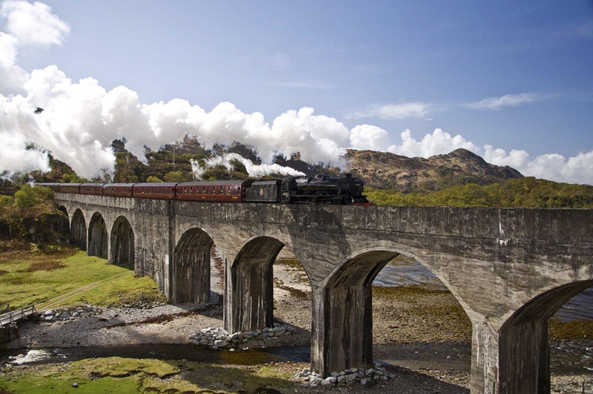 The Jacobite Express crosses the Loch nan Uamh Viaduct in Scotland. (Stuart Wilding/CC BY-SA 2.0)