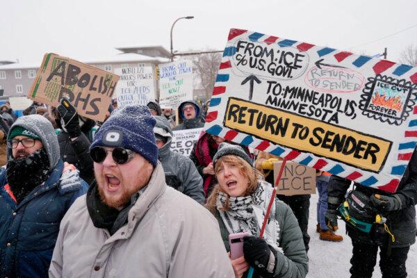 First Lady Melania Trump Calls for ‘Unity’; Extreme Cold Warnings Remain in Place