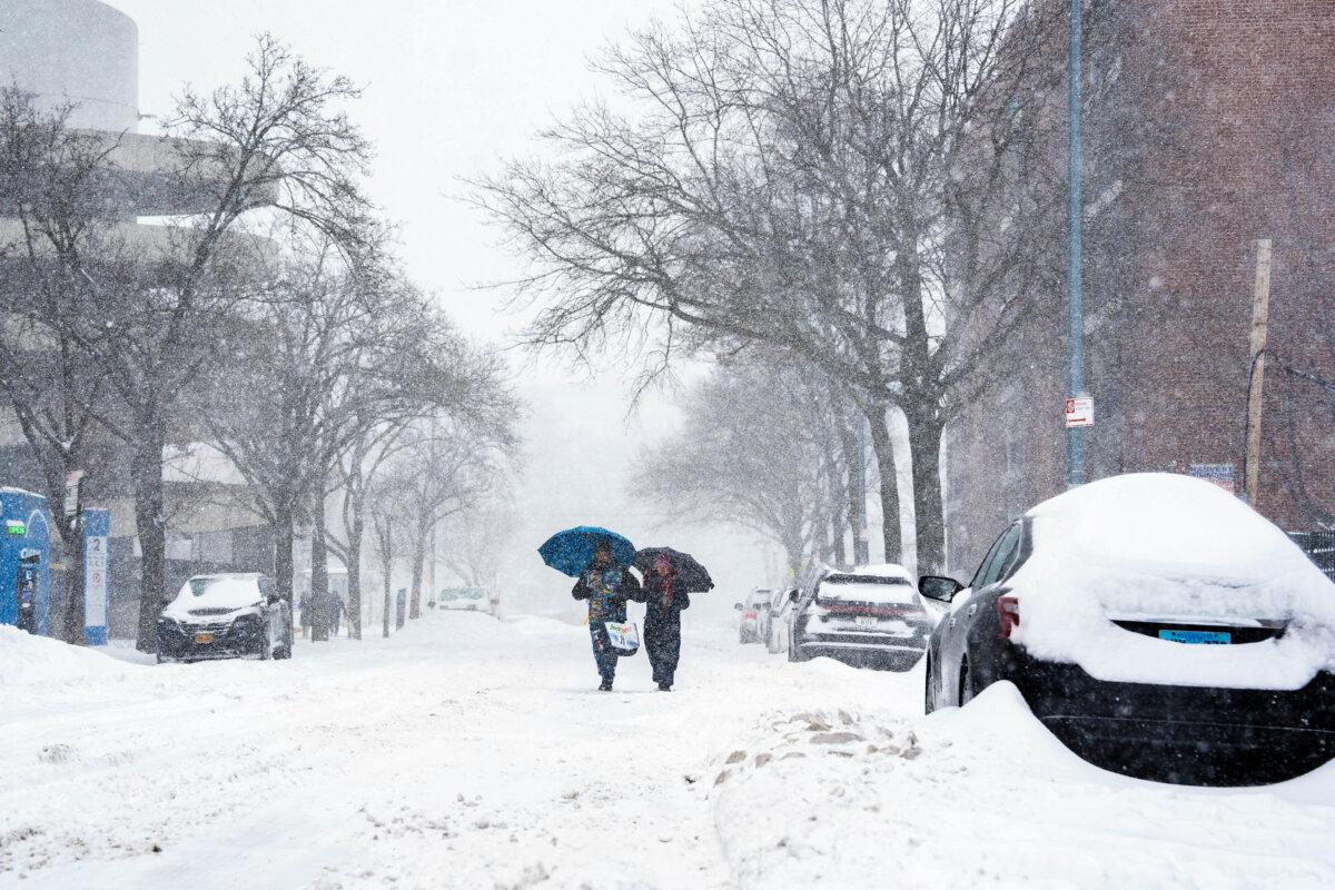 A street during a winter storm in New York City on Jan. 25, 2026. (Samira Bouaou/The Epoch Times)