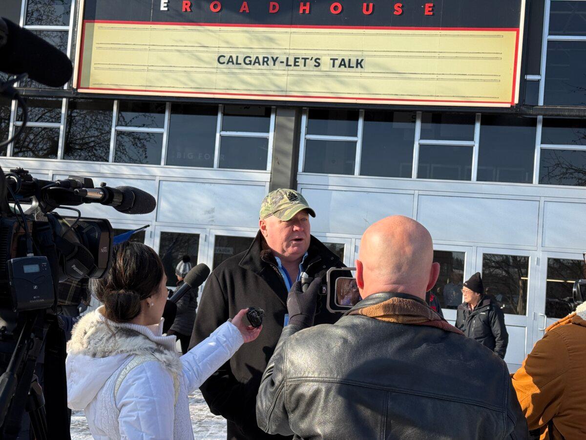 Thousands Rally in Calgary’s Stampede Park in Support of Alberta Separation | USNN World News Jeffrey Rath, general counsel for Stay Free Alberta, talks to media outside of the Big Four Roadhouse in Calgary's Stampede Park on Jan. 26, 2026. (The Epoch Times)