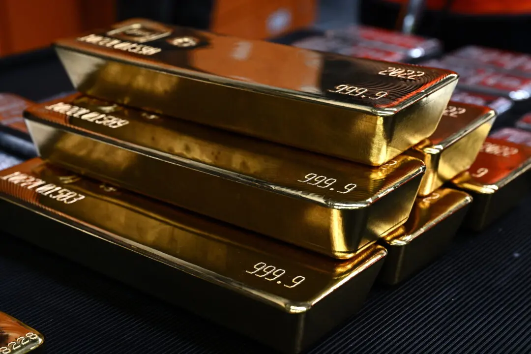 Precious Metals Surge Ever Higher as US Dollar Fades