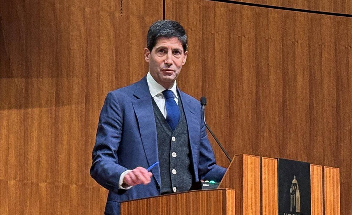 Former Federal Reserve board member Kevin Warsh speaks during a monetary policy conference at Stanford University’s Hoover Institution in Palo Alto, Calif., on May 9, 2025. (Ann Saphir/Reuters)
