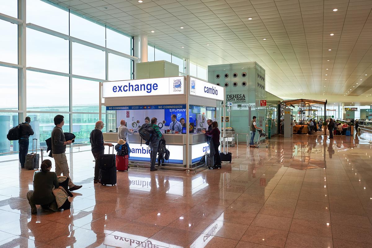 Airport exchange booths rarely offer meaningful savings, especially when fees and margins are factored in. (Sorbis/Shutterstock)