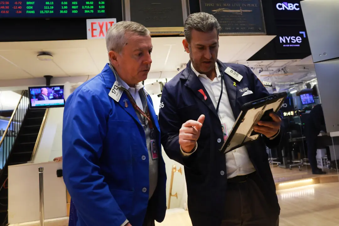 Wall Street Review: Corporate Earnings Help Support Monthly Stock Gains