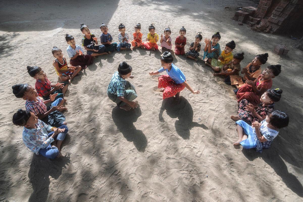 "Happy Moment" by Aung Chan Thar. (NTD 5th International Photography Competition)