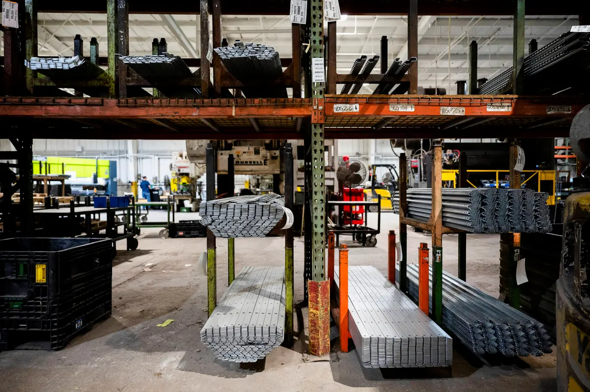 US Factory Output Rises to Near 4-Year High as Manufacturing Rebounds