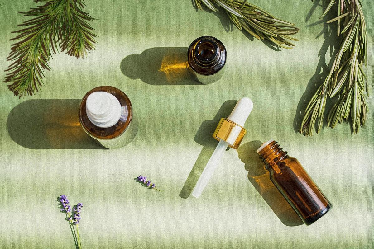 This Ancient Oil Ritual Cleans the Scalp, Eases Stress, and Improves Sleep