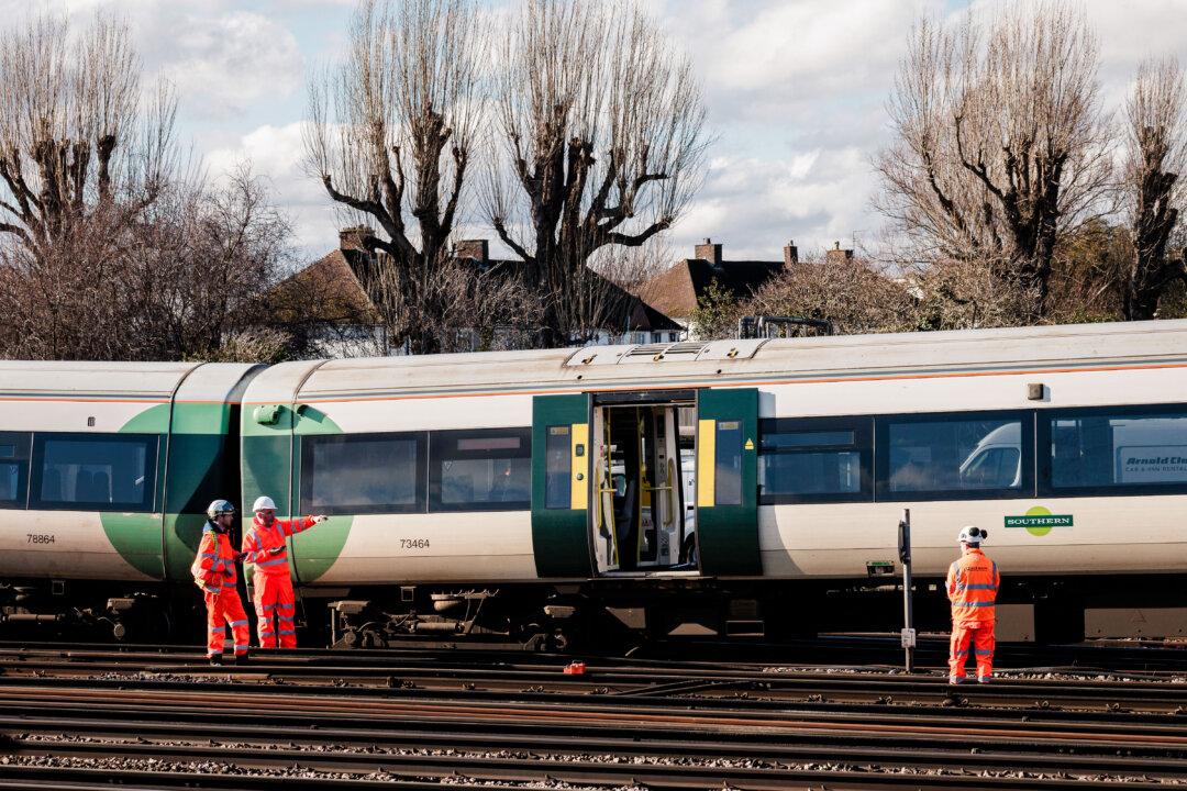 LONDON, ENGLAND - FEBRUARY 04: Workers assess the situation at Selhurst Train Depot following a train derailment on February 4, 2026, in London, England. The derailment, combined with a signalling fault, has caused major disruption across the South East of England. Although the initial “do not travel” advisory has been lifted on some routes, passengers on Southern, Thameslink and Gatwick Express services continue to face cancellations and delays of up to 90 minutes. (Photo by Brook Mitchell/Getty Images)