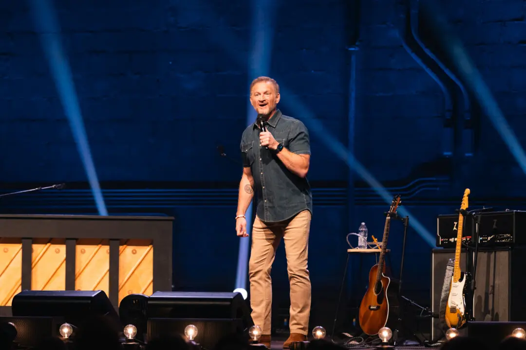 Uplifting Humor Is the Sweet Spot for Family-Friendly Comedian Tim Hawkins