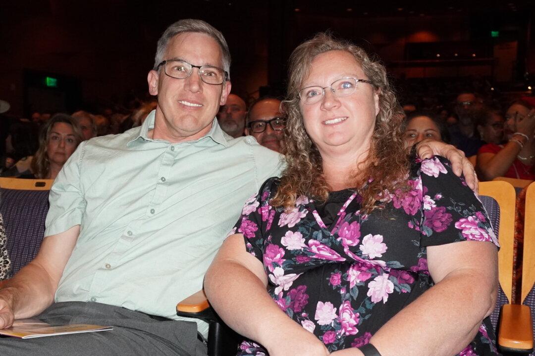 Shen Yun’s Dancers Are Beautiful and Graceful, Says Arizona Theatergoer