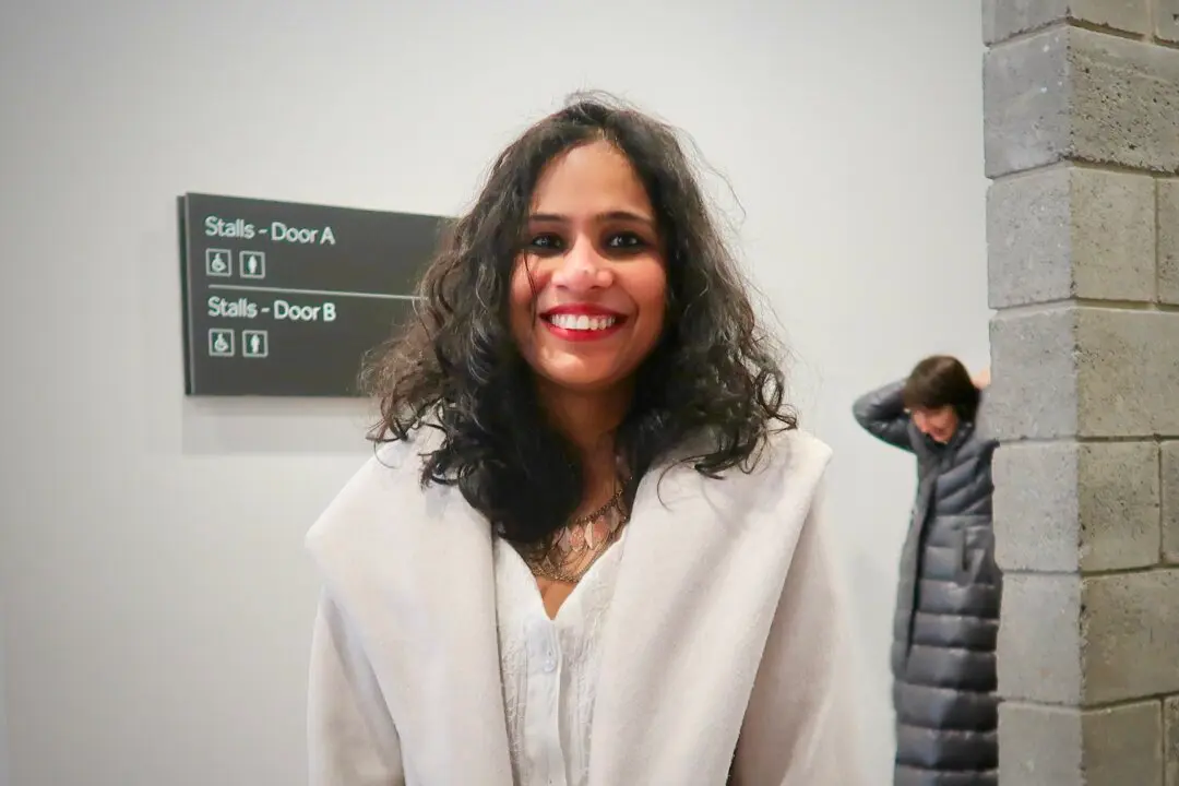 Watercolor Artist Loves Shen Yun’s Color Combinations