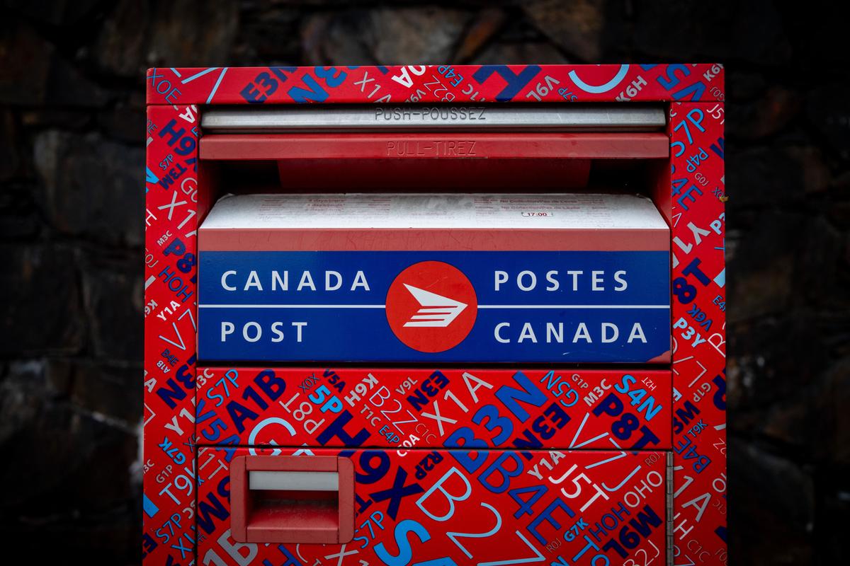 Canada Post Reports Record $1.57B Loss in 2025