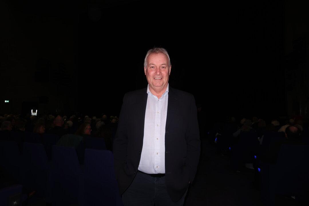 Shen Yun Delights Theatergoer Who Says, the ‘Orchestra Is Fantastic’