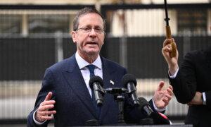 Herzog Warns Anti-Semitism a ‘Global Threat’ During Visit to Site of Bondi Terror Attack