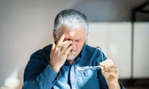 80-Year-Old TCM Practitioner Shares Daily Routine for Healthy Eyes