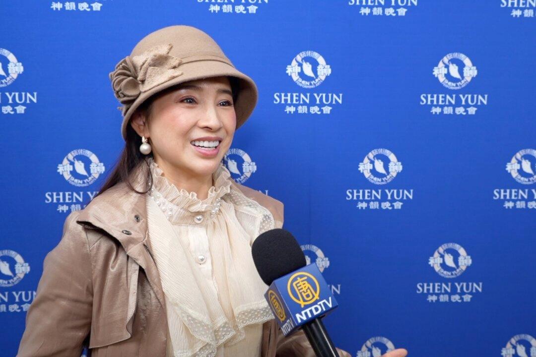 Shen Yun’s Spiritual Message Touches Recent Chinese Immigrants