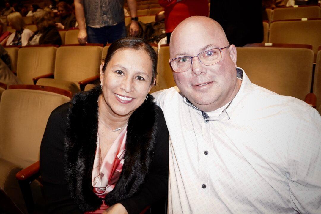 Shen Yun Tickets Are Special Christmas Gift for Dallas Theatergoer