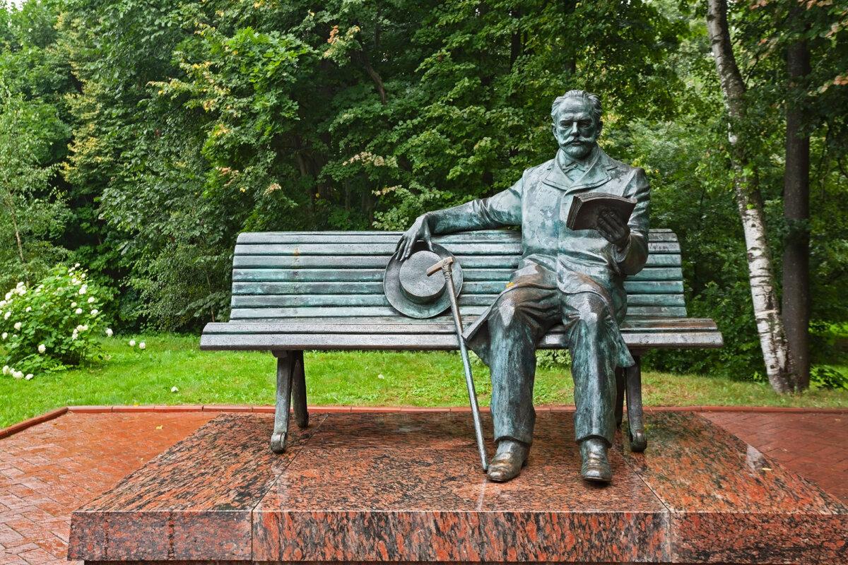 A monument to Tchaikovsky at his former country home in Klin, Russia. He lived there until his death in 1893. (Ninetails/Shutterstock)