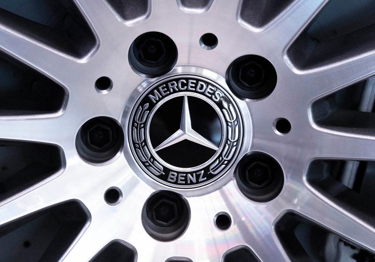 Mercedes-Benz Recalls Nearly 12,000 Vehicles, Says Battery Packs Could Ignite