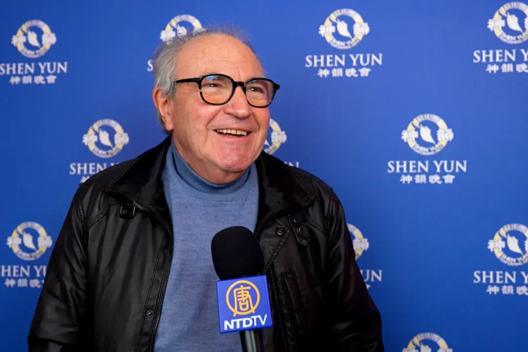 Audience in Eckbolsheim Amazed at ‘Precision and Perfection’ of Shen Yun Dancers