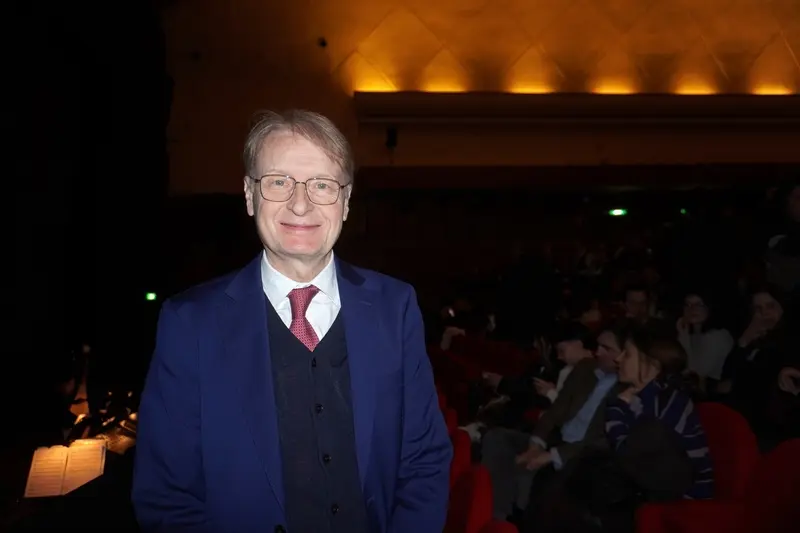 Lucio Malan, Chairman of the Brothers of Italy Senate Group, attended the inaugural Shen Yun performance in Rome at the Auditorium della Conciliazione on Feb. 13, 2026. (Mary Man/The Epoch Times)
