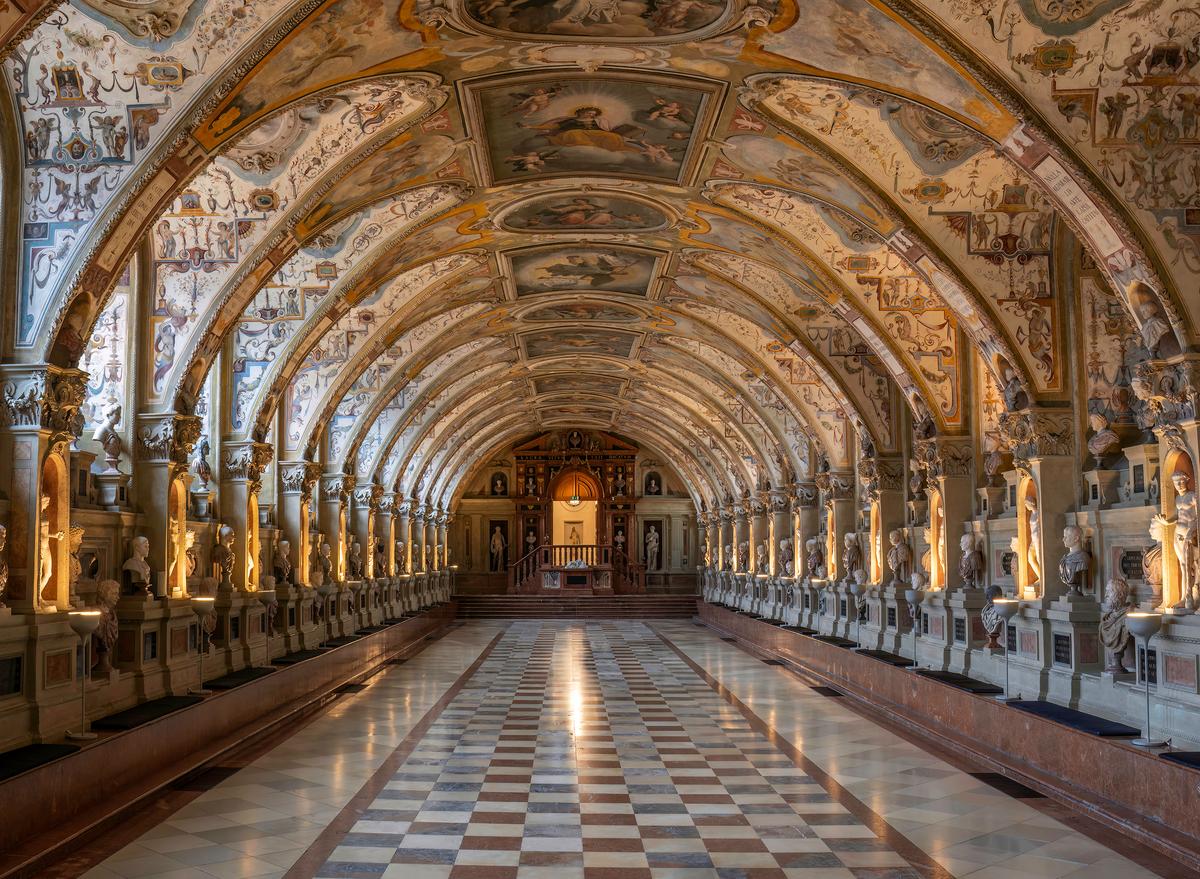 The Antiquarium Halll in the Munich Residenz, Germany. (Public Domain)