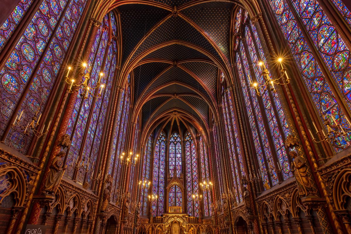 A view of the stained-glass windows from Sainte-Chapelle in Paris. The fleurons from the "Crown of Princess Blanche" are reminiscent of the windows in upper chapel.(<a class="extiw" title="d:Q28147777" href="https://www.wikidata.org/wiki/Q28147777"><span title="Spanish photographer">Diego Delso</span></a>/<a title="Category:CC-BY-SA-4.0" href="https://commons.wikimedia.org/wiki/Category:CC-BY-SA-4.0">CC-BY-SA-4.0</a>)