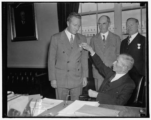 Rear Adm. Richard E. Byrd is presented with a medal by the Navy secretary, Oct. 15, 1937. The Harris and Ewing Collection, Library of Congress. (Public Domain)