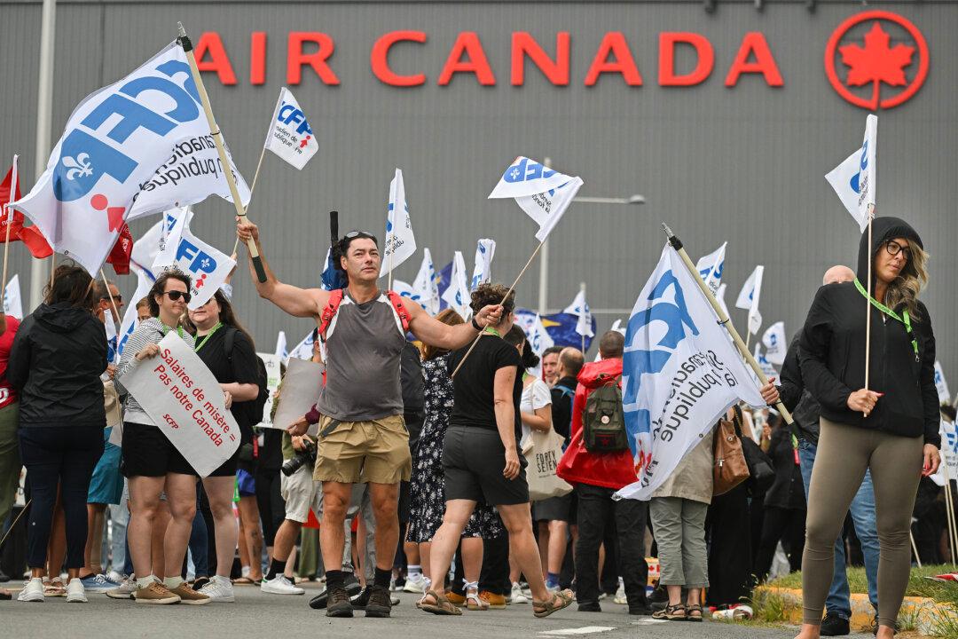 Arbitrator Settles Flight Attendant Wages at Air Canada