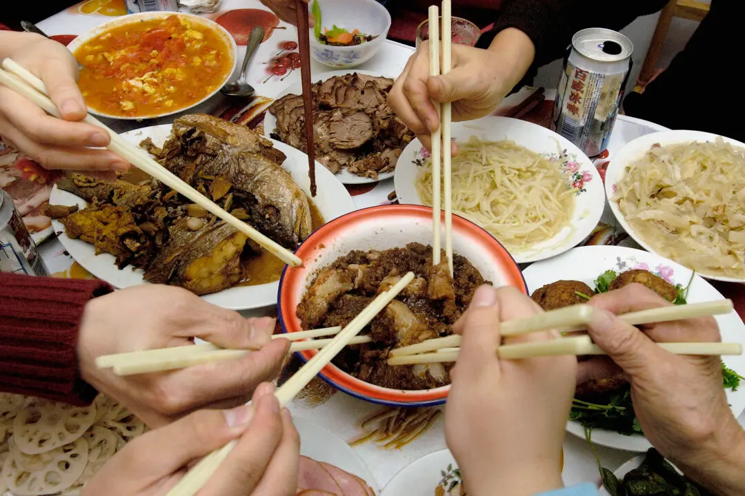 China’s Youth Spend New Year’s Eve With Strangers in New Trend