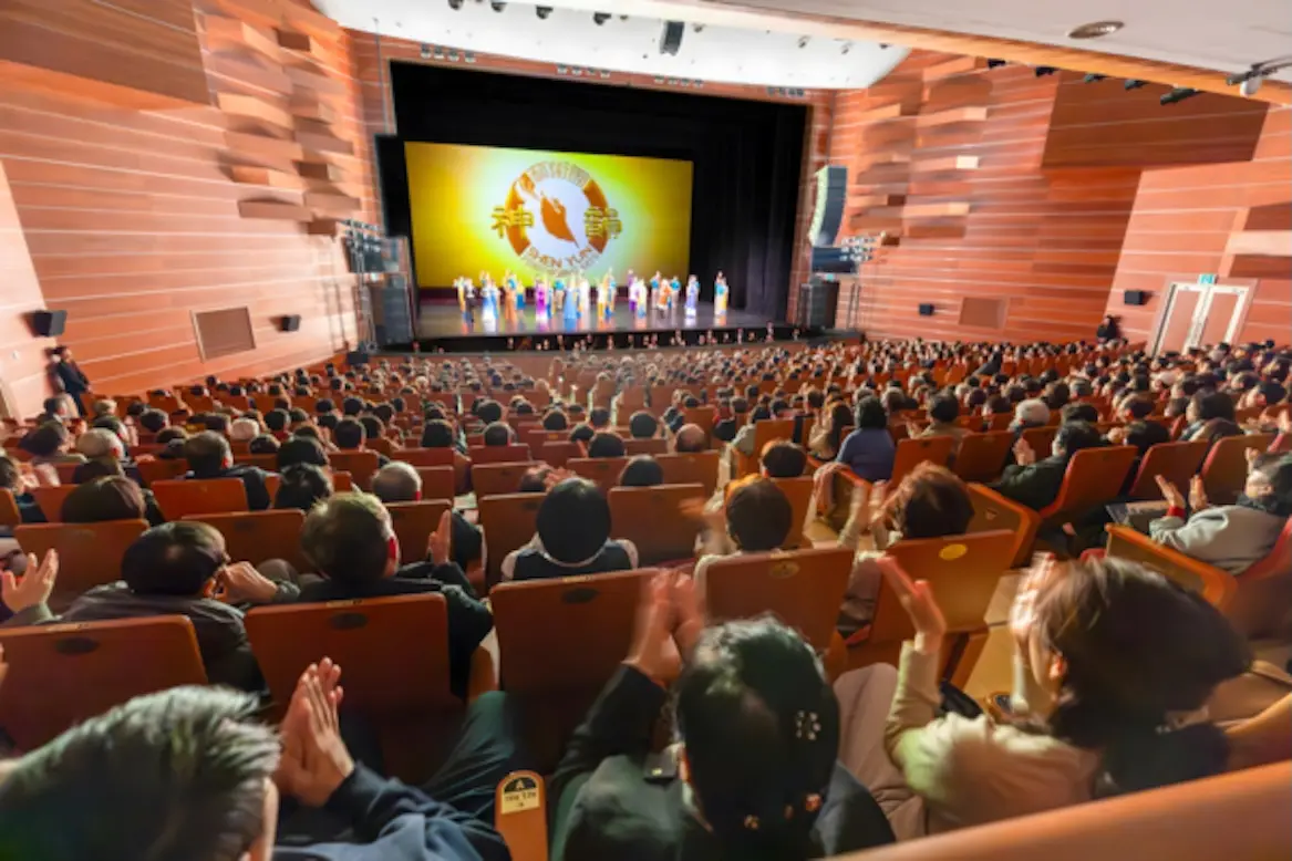 Senior Korean Dancer Praises Shen Yun: ‘The Artists Possess Solid Foundational Skills’