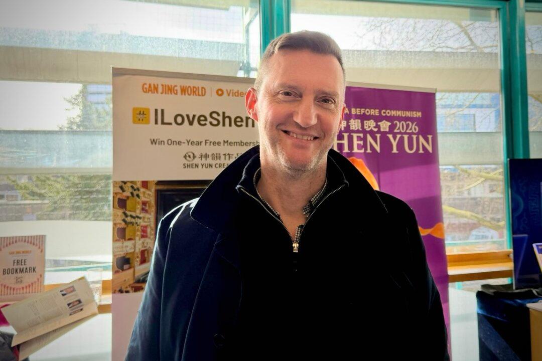 Traditional Chinese Culture Has Close Affinity With Heaven, Director Says After Seeing Shen Yun