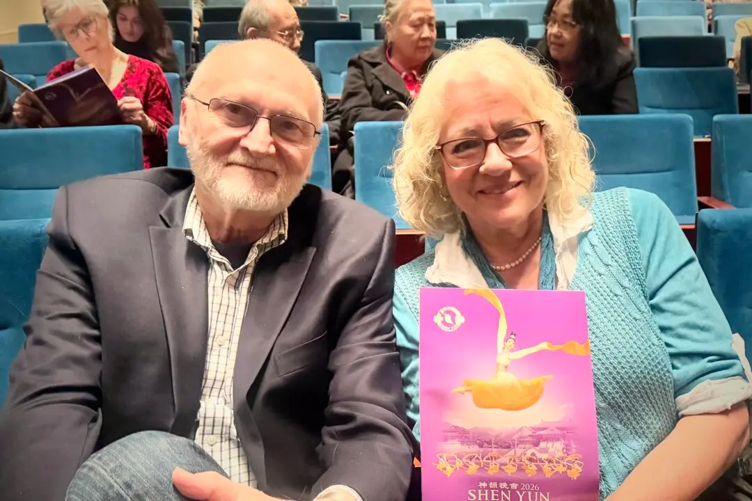 Company Vice Presidents Feel Dismay that Shen Yun Cannot be Seen in China