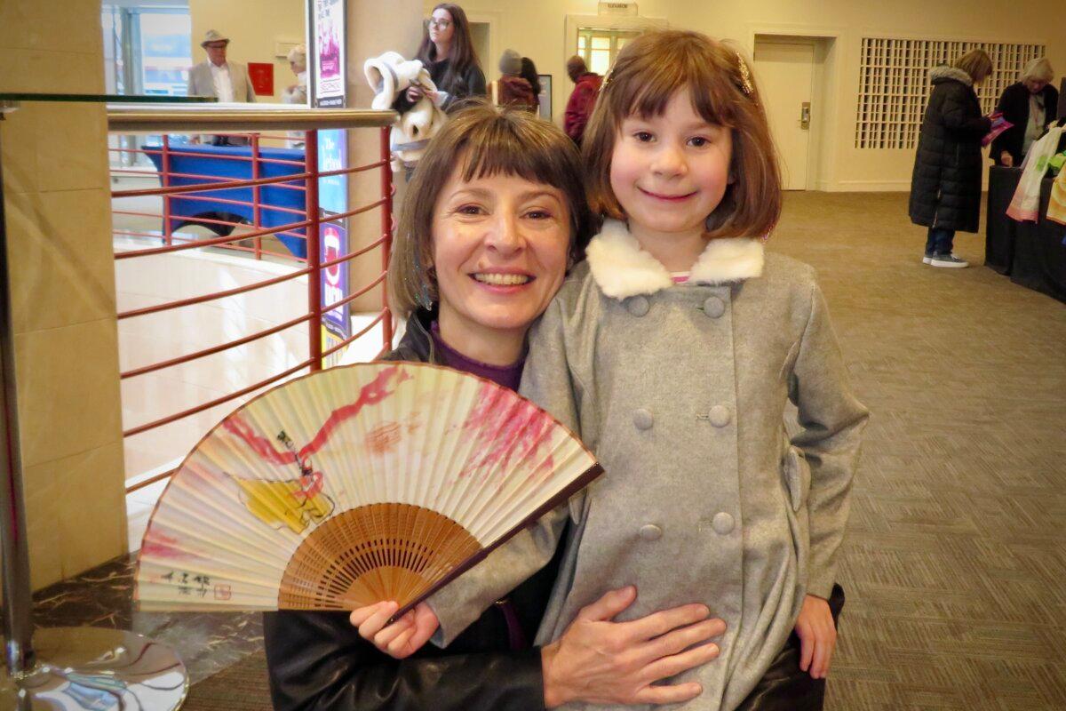 Anna Durek and her daughter at Shen Yun Performing Arts at the Blumenthal Performing Arts Center in Charlotte, N.C., on Feb. 22, 2026. (Henry Wang/The Epoch Times)