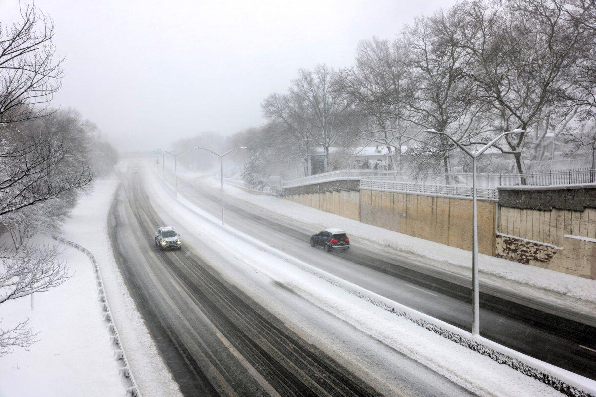 Few cars move along a highway as blizzard conditions continue in New York City on Feb. 23, 2026. (Spencer Platt/Getty Images)