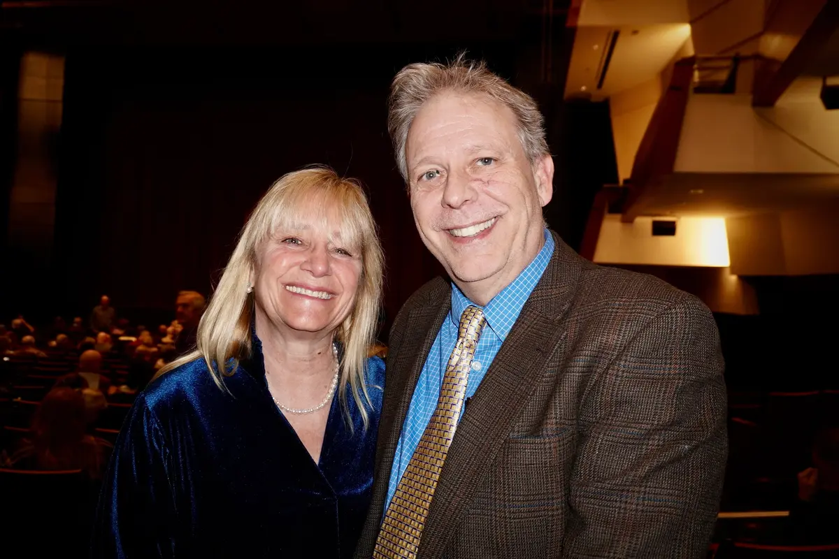 Painter and Glass Artist Love Shen Yun’s Dance