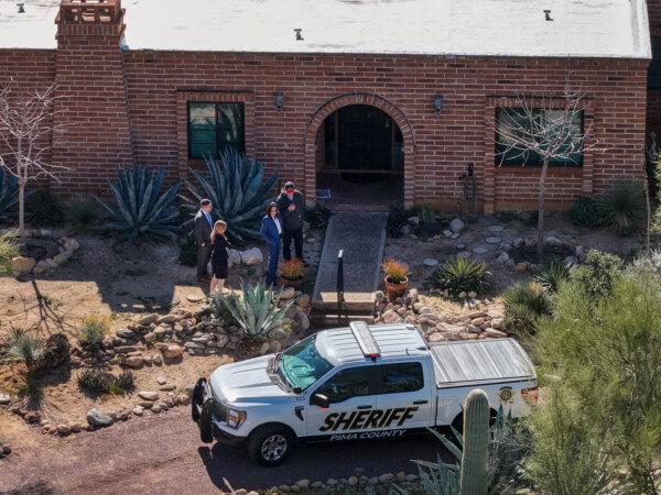 Savannah Guthrie Says Missing Mother’s Door Was ‘Propped Open’ | USNN World News In an aerial view, law enforcement officials visit Nancy Guthrie's residence in Tucson, Arizona, on Feb. 25, 2026. (Joe Raedle/Getty Images)