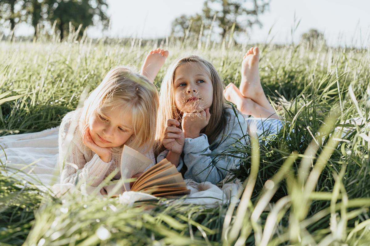 Children who regularly read—and are read to—develop larger vocabularies and stronger listening comprehension before formal schooling begins. (olia danilevich/Pexels)