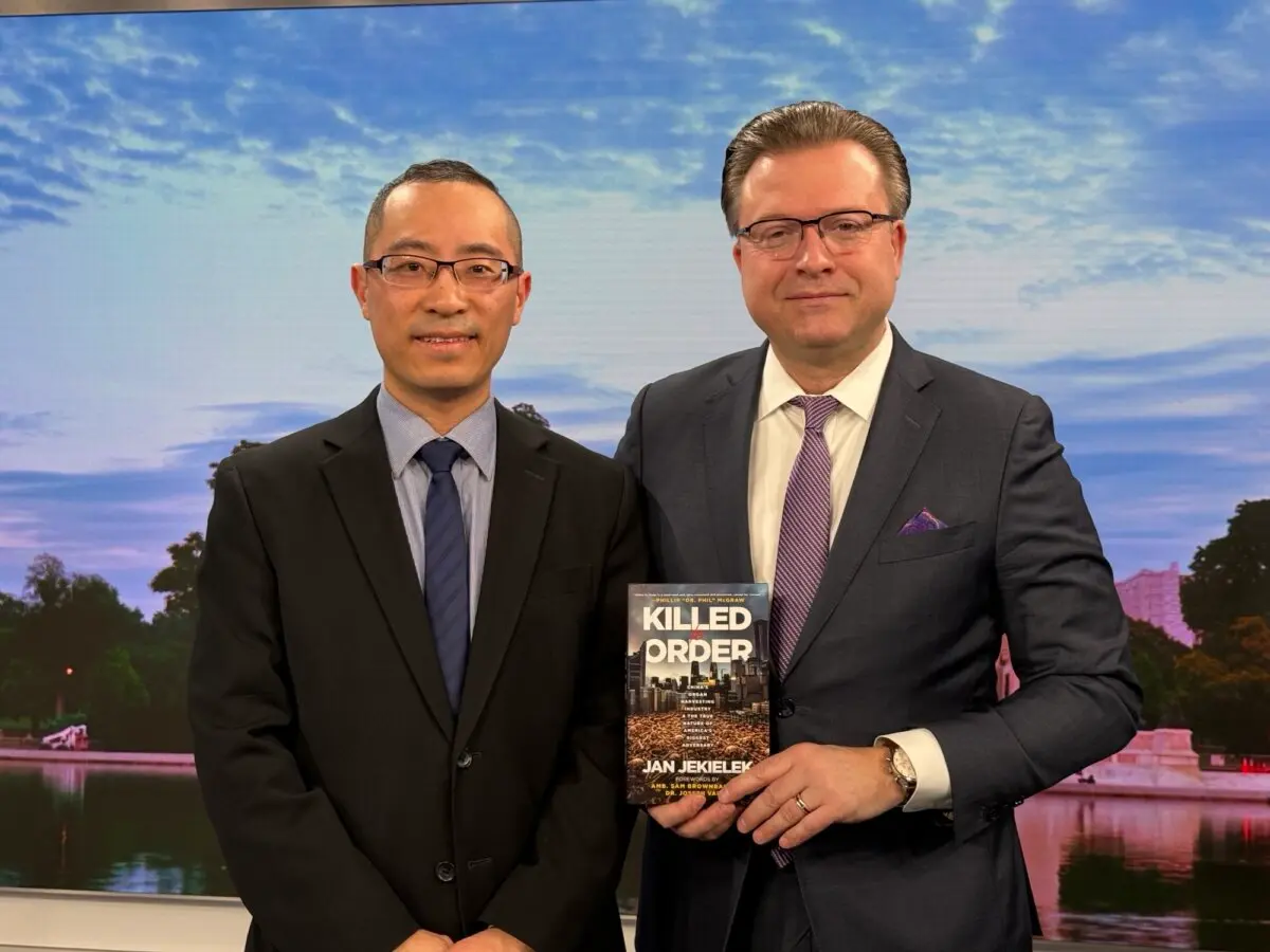 Voice of America reporter Lin Feng and Jan Jekielek (Irene Luo/The Epoch Times)