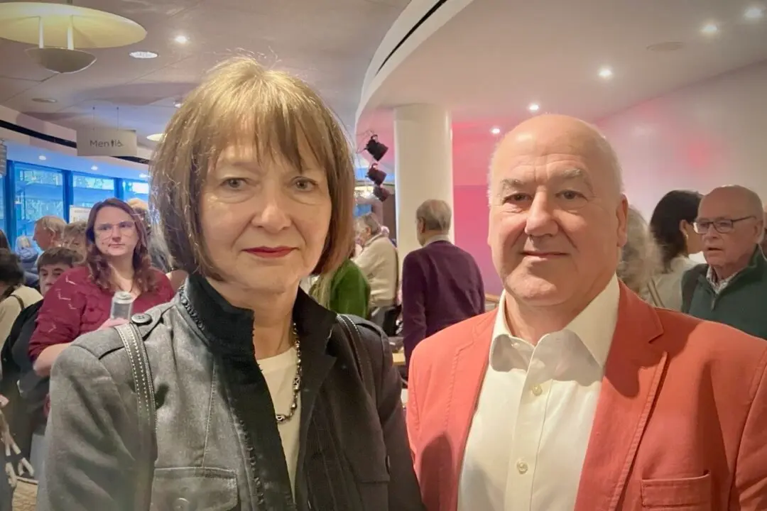 High Wycombe Theatergoer: Tradition Shouldn’t Be Forgotten