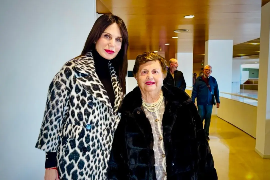 Spanish MP Sees Shen Yun With Mother: Its Message Vital for Society