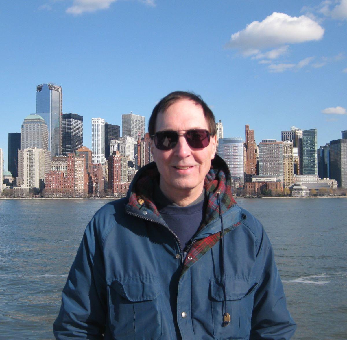 William Baer in front of the New York skyline. (<a href="https://commons.wikimedia.org/wiki/User:Williambaer">Williambaer</a>/<a href="https://creativecommons.org/licenses/by-sa/4.0/">CC BY-SA 4.0</a>)