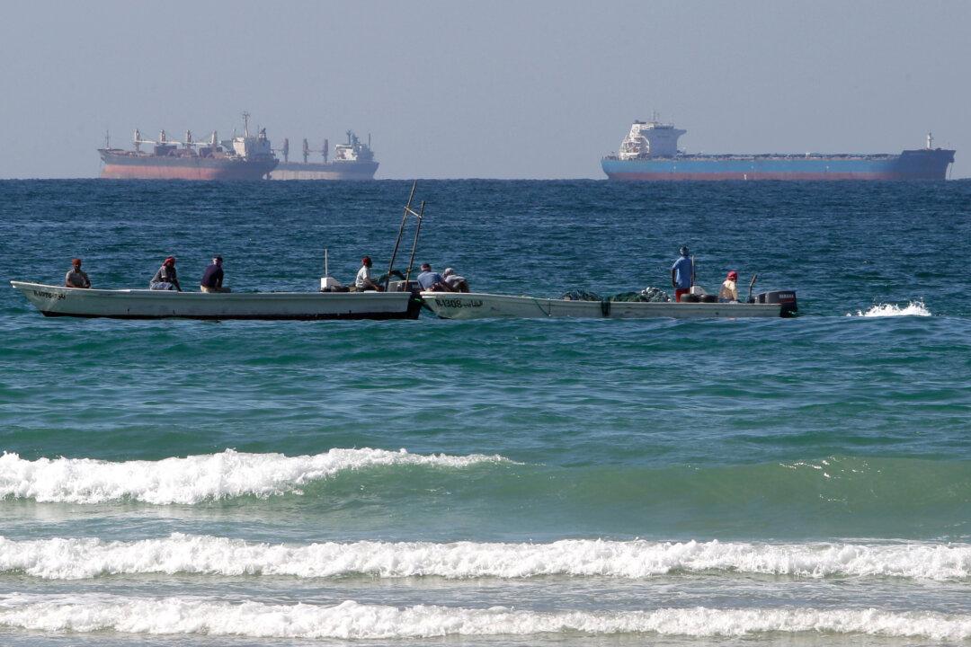 Minimal Traffic in Strait of Hormuz as US Blockade Kicks In